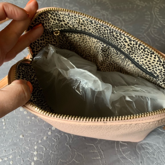 Cross Body Bag - Picture 2 of 4